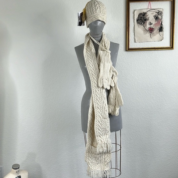 Mountain Masche Hornby Island Knit Scarf, Gloves, Beanie Cable Knit Set - Picture 2 of 10